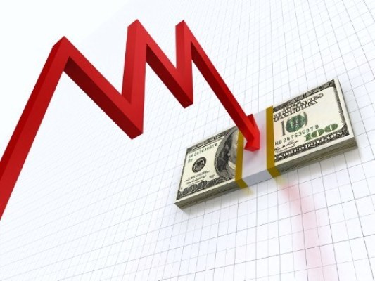 Биржевой курс доллара упал ниже 53,5 рубля впервые с 26 декабря Биржевой курс доллара упал ниже 53,5 рубля впервые с 26 декабря
