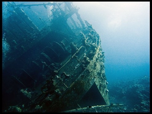 В Черном море Севастополя найден античный корабль с сотнями амфор