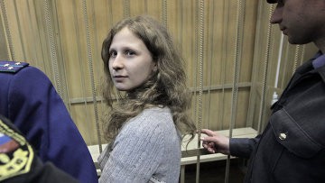 Суд оставил под арестом участниц Pussy Riot на полгода Суд оставил под арестом участниц Pussy Riot на полгода
