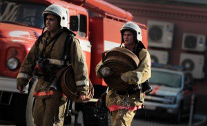 Площадь пожара в магазине в центре Москвы увеличилась до 300 кв м - источник Площадь пожара в магазине в центре Москвы увеличилась до 300 кв м - источник