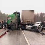 Пять человек погибли, 9 пострадали в ДТП в Кировской области Пять человек погибли, 9 пострадали в ДТП в Кировской области