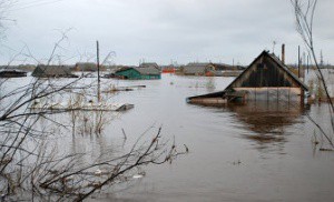 Вода ушла из подтопленного поселка в Якутии, жители возвращаются в дома Вода ушла из подтопленного поселка в Якутии, жители возвращаются в дома