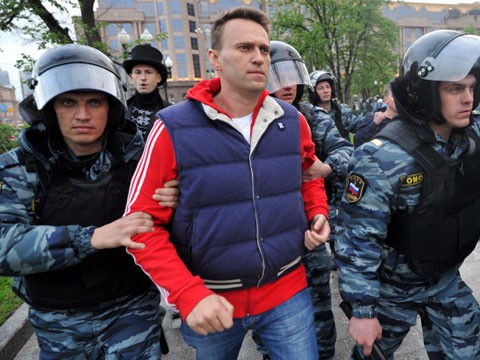 Навальный ожидает рассмотрения жалобы на свой арест в суде Навальный ожидает рассмотрения жалобы на свой арест в суде