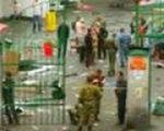 Силовики эвакуируют посетителей всех рынков Владикавказа после звонка о бомбе Силовики эвакуируют посетителей всех рынков Владикавказа после звонка о бомбе