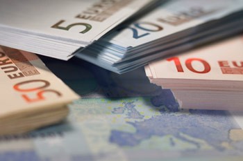 ЕЦБ сохранил базовую ставку на рекордно низком уровне в 0,75% годовых ЕЦБ сохранил базовую ставку на рекордно низком уровне в 0,75% годовых