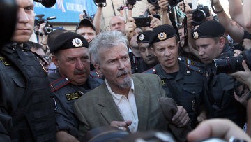 Лимонов оштрафован на 12 тыс руб за несанкционированную акцию на Триумфальной площади Лимонов оштрафован на 12 тыс руб за несанкционированную акцию на Триумфальной площади