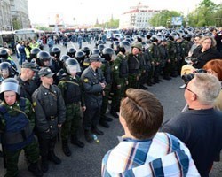 Совфед одобрил закон об ужесточении санкций за нарушения на митингах Совфед одобрил закон об ужесточении санкций за нарушения на митингах