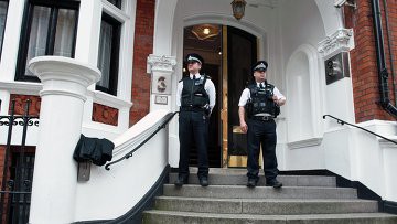 Власти Британии не собираются штурмовать посольство Эквадора в Лондоне Власти Британии не собираются штурмовать посольство Эквадора в Лондоне