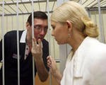 Суд отклонил требование оппозиции о внесении Тимошенко и Луценко в избирательный бюллетень Суд отклонил требование оппозиции о внесении Тимошенко и Луценко в избирательный бюллетень