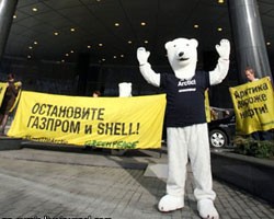 Полиция задержала активистов Гринпис у офиса "Газпрома" в Москве Полиция задержала активистов Гринпис у офиса "Газпрома" в Москве