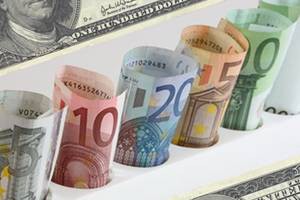 Евро подорожал к доллару до максимума с середины мая Евро подорожал к доллару до максимума с середины мая