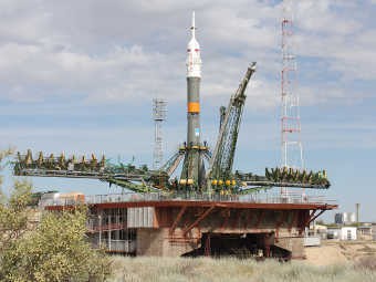 Корабль "Союз ТМА-04М" с двумя космонавтами и астронавтом отстыковался от МКС Корабль "Союз ТМА-04М" с двумя космонавтами и астронавтом отстыковался от МКС