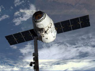 НАСА назвало дату начала первого "коммерческого" полёта частного корабля Dragon к МКС НАСА назвало дату начала первого "коммерческого" полёта частного корабля Dragon к МКС