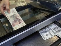Рубль по итогам торгов в среду упал к доллару более чем на 40 коп на внешнем негативе Рубль по итогам торгов в среду упал к доллару более чем на 40 коп на внешнем негативе