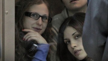 Суд отложил рассмотрение жалобы на приговор участницам Pussy Riot Суд отложил рассмотрение жалобы на приговор участницам Pussy Riot