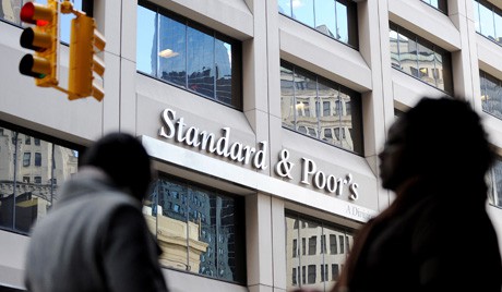 S&P снизило рейтинг Испании сразу на две ступени - до "BBB-" с негативным прогнозом S&P снизило рейтинг Испании сразу на две ступени - до "BBB-" с негативным прогнозом