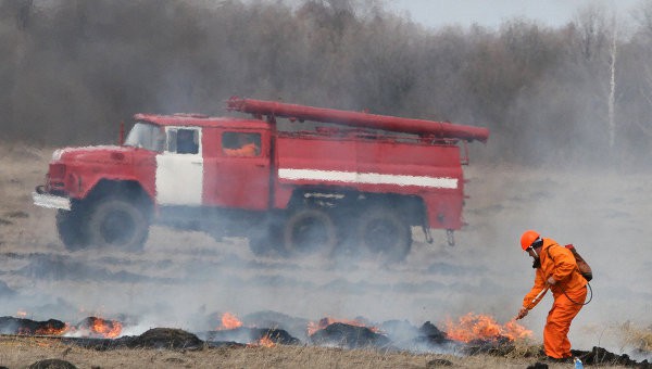 Смог от палов сухой травы на островах на реке Амур в четверг окутал Хабаровск Смог от палов сухой травы на островах на реке Амур в четверг окутал Хабаровск