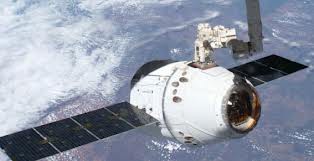 Астронавты НАСА отстыковали американский грузовой корабль Dragon от МКС Астронавты НАСА отстыковали американский грузовой корабль Dragon от МКС