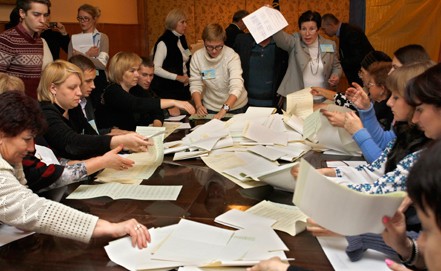 Подсчитаны 60,17% протоколов на украинских выборах Подсчитаны 60,17% протоколов на украинских выборах