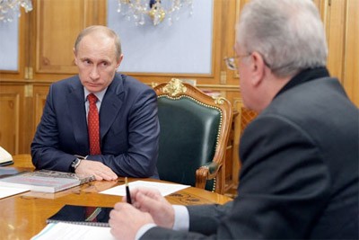 Путин просит гендиректора Эрмитажа не ездить в экспедицию в Йемен Путин просит гендиректора Эрмитажа не ездить в экспедицию в Йемен