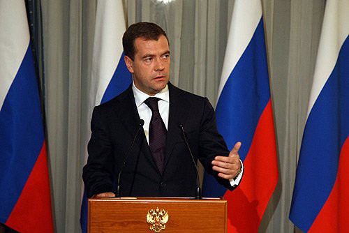 Медведев: "Накопительный элемент действующей пенсионной системы себя не оправдал". Медведев: "Накопительный элемент действующей пенсионной системы себя не оправдал".