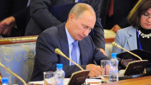 Путин отправил в отставку Сердюкова, назначив главой Минобороны Шойгу Путин отправил в отставку Сердюкова, назначив главой Минобороны Шойгу