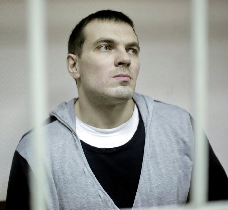 Суд приговорил фигуранта "Болотного дела" Лузянина к 4,5 годам лишения свободы Суд приговорил фигуранта "Болотного дела" Лузянина к 4,5 годам лишения свободы