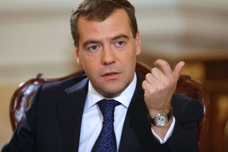 Медведев считает, что за происходящее в стране власти Сирии и оппозиция несут равную ответственность Медведев считает, что за происходящее в стране власти Сирии и оппозиция несут равную ответственность