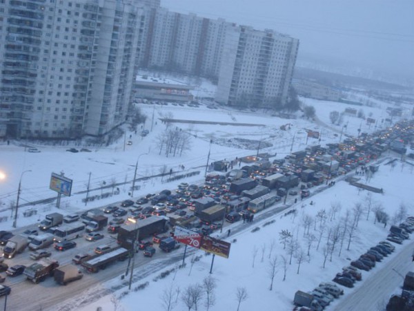 Сегодня в Москве будет властвовать снежная погода с сильным ветром и гололедицей Сегодня в Москве будет властвовать снежная погода с сильным ветром и гололедицей