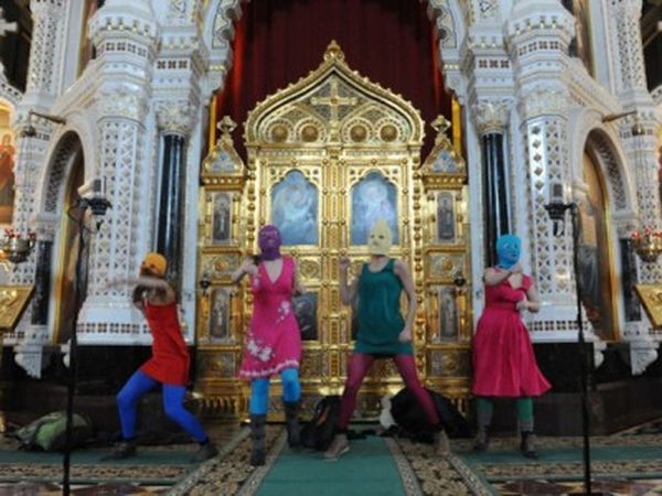 Видеоролики панк-молебна Pussy Riot признаны экстремистскими Видеоролики панк-молебна Pussy Riot признаны экстремистскими