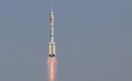 Корабль "Шэньчжоу-9" пристыковался к китайскому орбитальному модулю Корабль "Шэньчжоу-9" пристыковался к китайскому орбитальному модулю