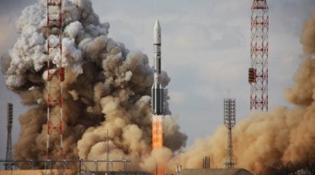 Ценой четырех лет жизни "Ямал-402" дотянет до орбиты Ценой четырех лет жизни "Ямал-402" дотянет до орбиты