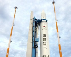 На космодроме "Сохэ" в КНДР начался демонтаж установленной ракеты На космодроме "Сохэ" в КНДР начался демонтаж установленной ракеты